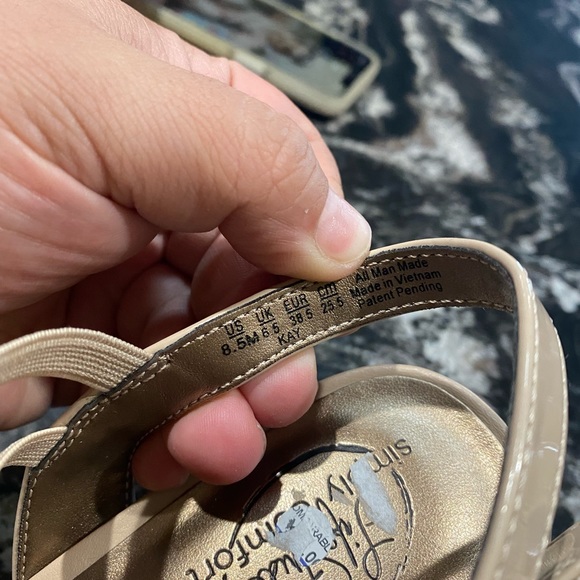 Women’s heels size 8.5 - Picture 5 of 5